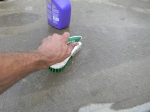 Beton schoonmaken alvorens waterdicht te kunnen maken